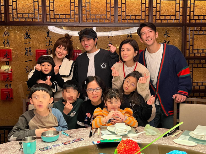 穿越光影：一場關于演員賈靜雯個人資料的咖啡館對話