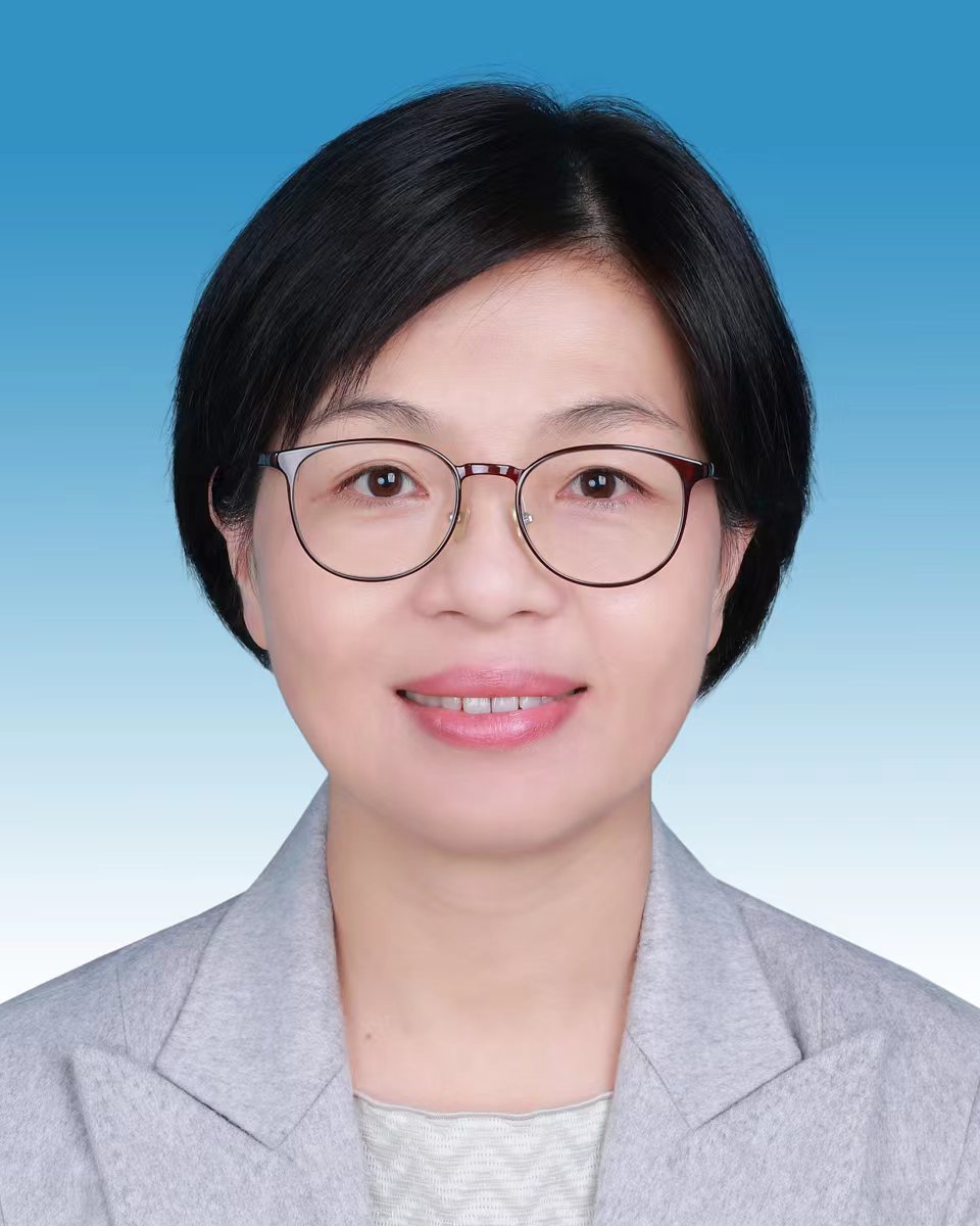黃玲玲個人簡歷的探秘之旅：一場跨越時空的職場對話