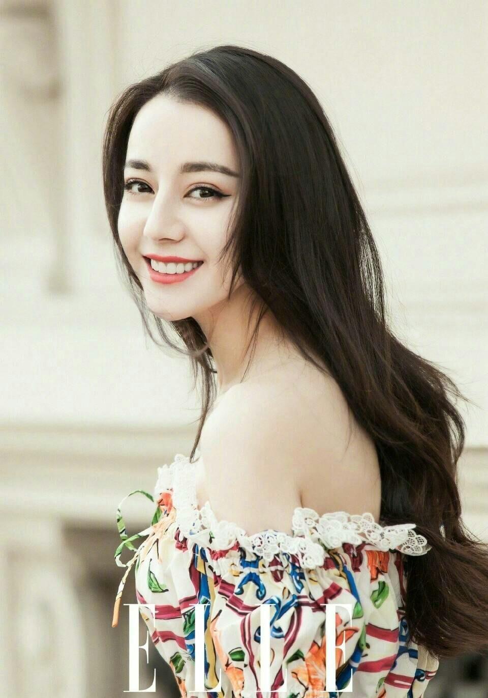 星光軌跡：數字檔案里的明星女兒的名字奇遇