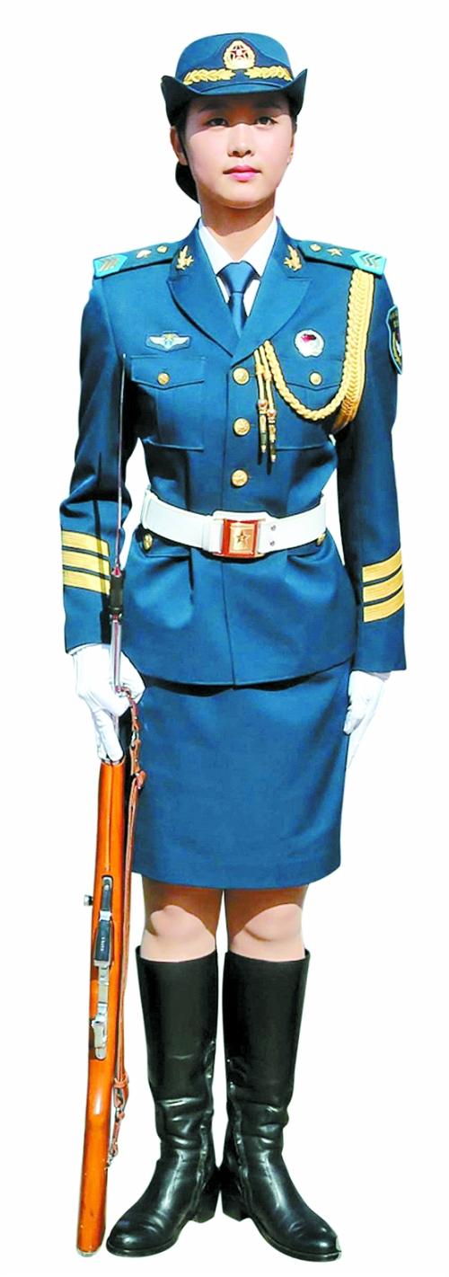 榮光之旅：一位紀(jì)錄片導(dǎo)演與中國人民解放軍儀仗隊(duì)女兵的深情對(duì)話